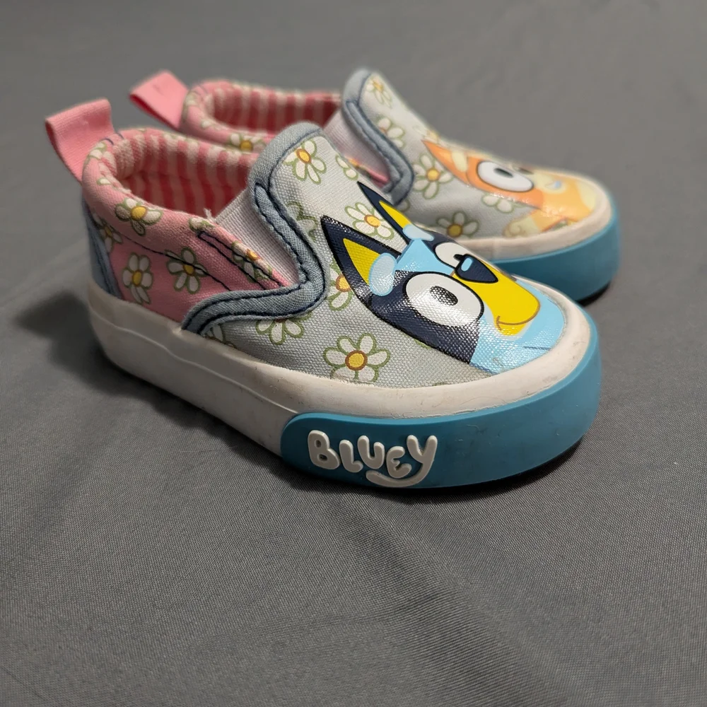 Bluey Slip-On Sneakers Size 5c Toddler 5 - Picture 3 of 6